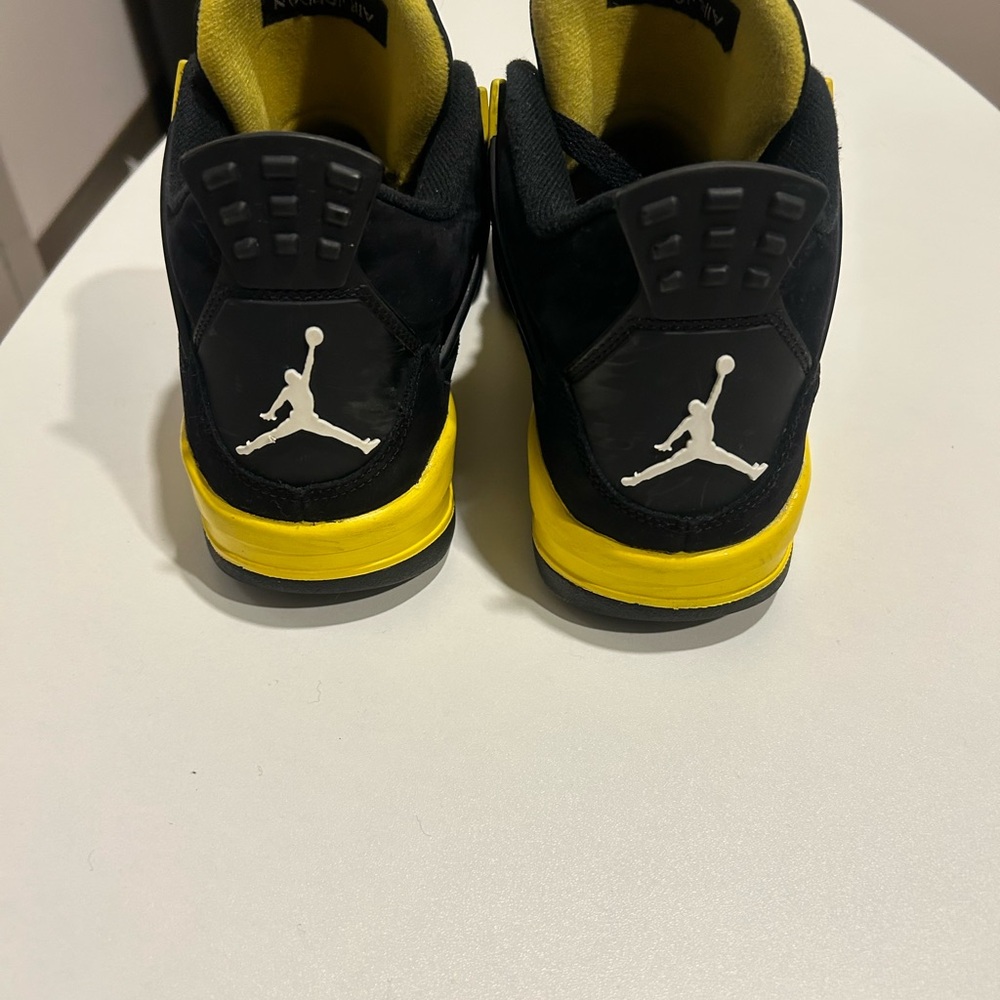 Jordan 4s Thunder - Picture 5 of 6